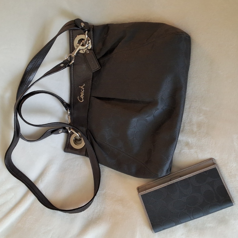 Coach Ashley Signature Crossbody Purse with Checkbook Cover EUC!